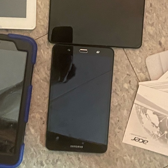 Samsung tablet 7/8” - Picture 2 of 2